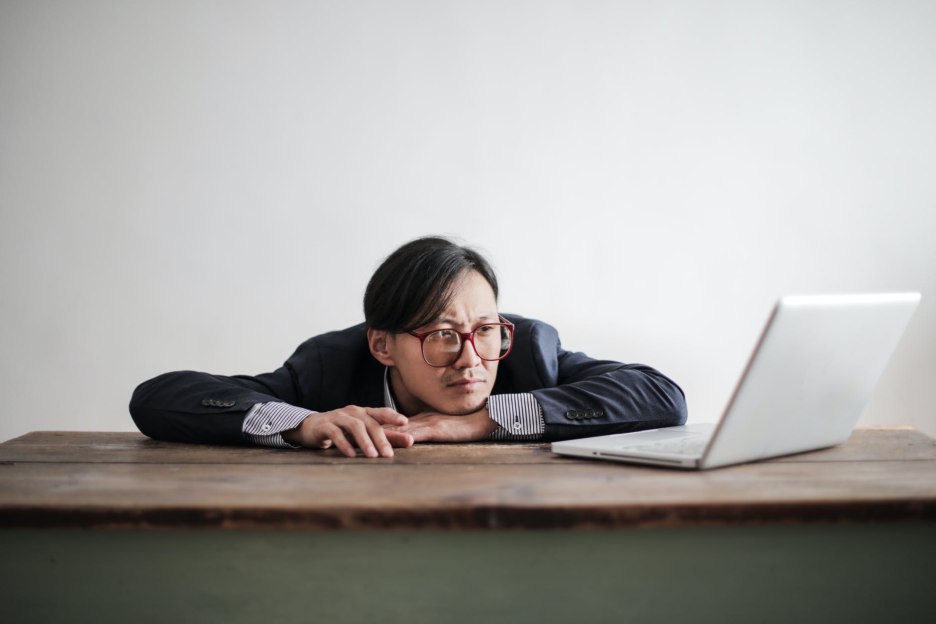 WHEN DOES EXPECTATIONS BECOME TOO MUCH? 5 bored formal man watching laptop at desk when does expectations become too much