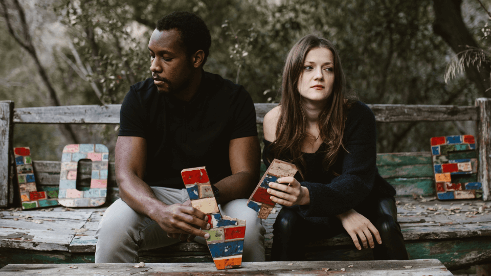 WHEN DO YOU KNOW YOUR RELATIONSHIP IS TOXIC? 2 WHEN DO YOU KNOW YOUR RELATIONSHIP IS TOXIC?