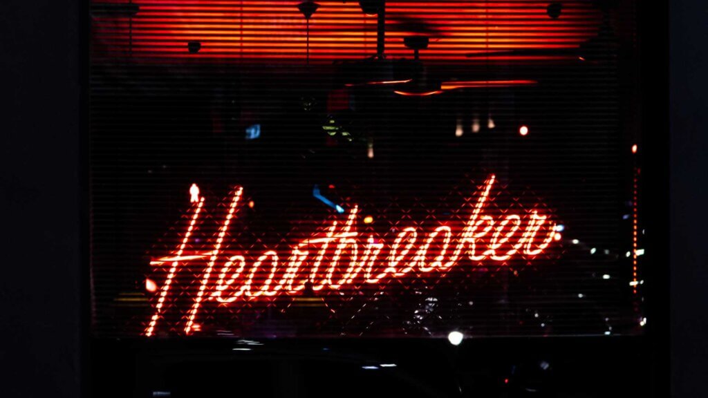 signs you're still heartbroken