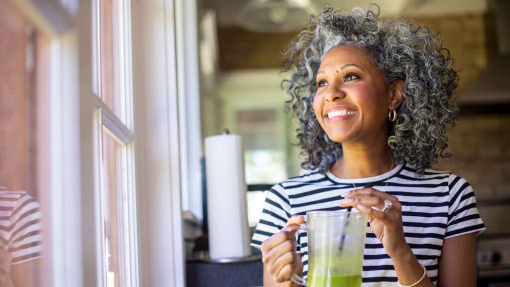 Reasons To Date An Older Woman 4 Reasons To Date An Older Woman